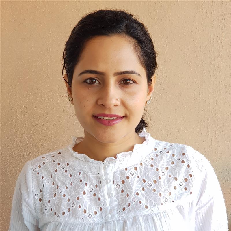 A headshot of Dr Poonam Thakur.